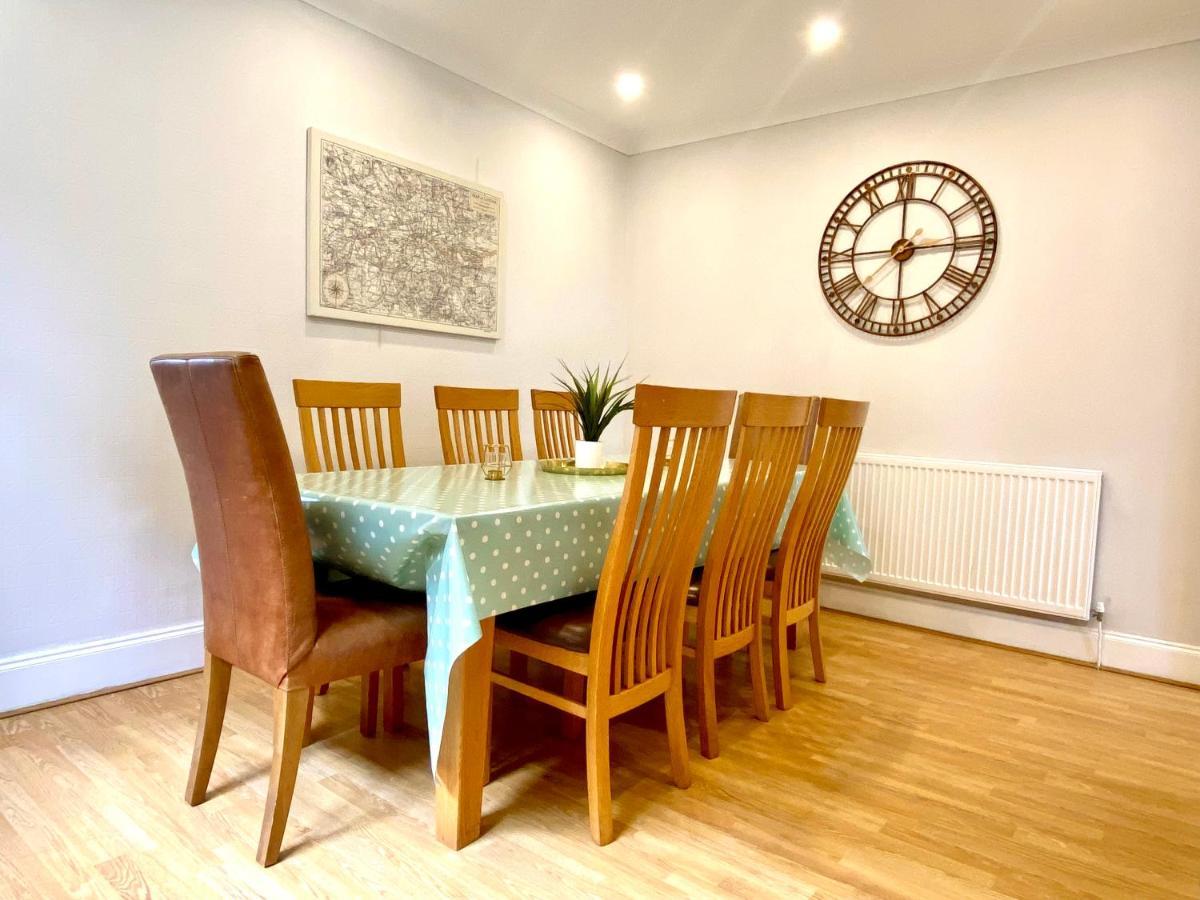Great 4 Bedroom House - Great Location - Garden - Parking - Fast Wifi - Smart Tv - Newly Decorated - Sleeps Up To 8! Only 10 Mins Drive To Sandbanks Beach! Close To Poole & Bournemouth Екстер'єр фото